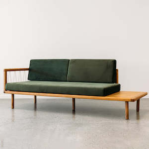 The Queen daybed in forest green