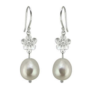 NZ Manuka Flower Earrings (small) with Fresh Water Pearl Drop