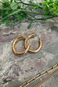 Clothing: Thick Classic Earrings /Gold