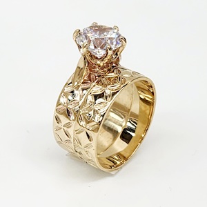 Jewellery: 9ct Yellow Gold 2 Piece Wedding Set with Polynesian Design and Cubic Zirconia Setting