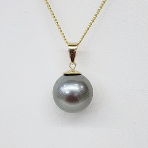 Jewellery: 9ct Yellow Gold 12.5mm Round Tahitian Pearl Pendant