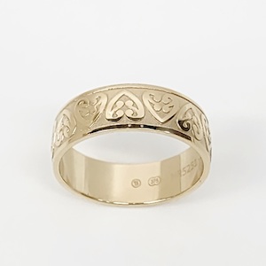 9ct Yellow Gold 8mm Wide Kowhaiwhai Patterned Wedding Ring