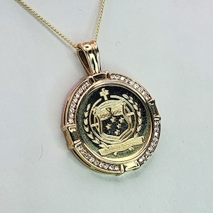 Jewellery: 9ct Gold 0.36ct Diamond Mount with 9ct Gold Samoan Sila Coin Insert pendant