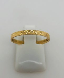 9ct Gold Diamond Cut Design Band - 01