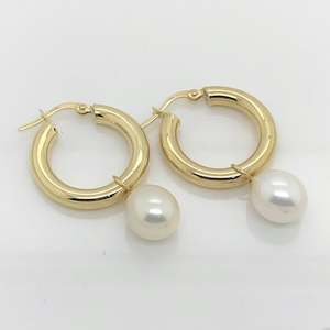 Hoop Earrings with Cultured Freshwater Pearls in 9ct Yellow Gold