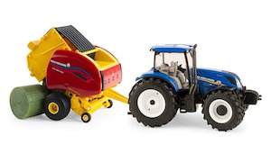 Toy: ERTL 13966 New Holland T6.180 Tractor w/New Holland 560 Round Baler 1/32 scale