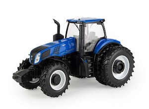 ERTL 13976 New Holland T8.380 Row Crop Tractor, Row crop Rear Duals 1/32 scale