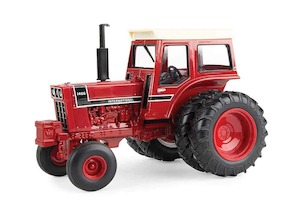 ERTL 44272 International Harvester 1466 Tractor, w/Rear Duals, 1/32 scale