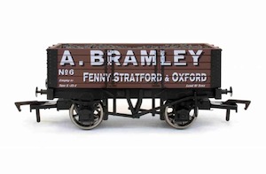 Dapol 4F-052-013 5 Plank Wagon 9′ Wheelbase A Bramley No 5 OO Gauge