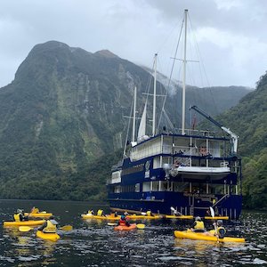 Real Journeys Sea Kayak Fiordland-Doubtful Sound Overnighter (ex Manapouri) 神…