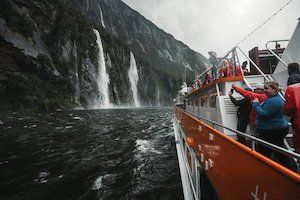 Real Journeys Milford Sound Nature Cruises 米爾福德峽灣探索自然巡遊 …