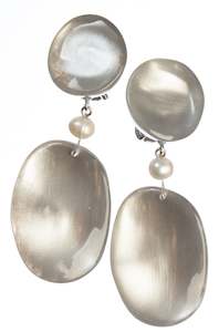 Clip Earrings: 8422701S00PQ00 AMOR silverpigment clip