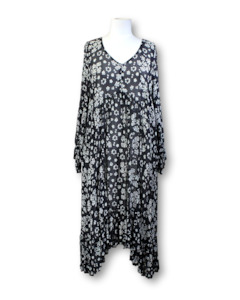 Clothing: LaLa. Midi Dress - Size XL/2XL