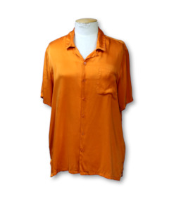 Silk Laundry. Silk Short Sleeved Boyfriend Shirt - Size S.