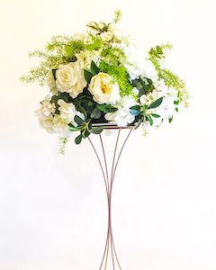 G102: Thin cone-shaped Flower Stand