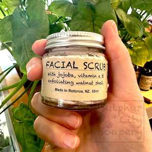 Facial scrub with jojoba, vitamin e and exfoliating ground walnut shell.