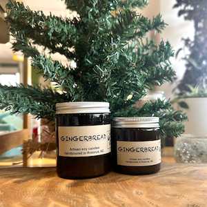 Soap manufacturing: Gingerbread scented soy candle. 150g