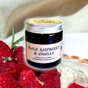 Black Raspberry & Vanilla scented soy candle. 80g