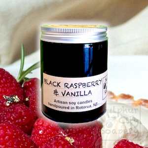 Black Raspberry & Vanilla scented soy candle. 150g