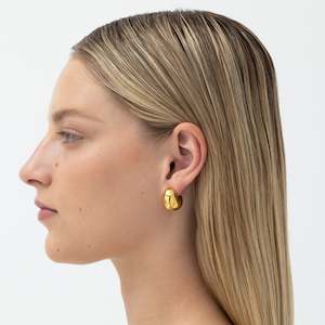 Nina Gordon - Figure Hoops - Gold