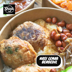 Takeaway food: Nasi Lemak with Bergedils