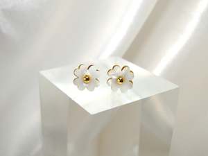 Internet only: Shell Flowers Stud Earrings