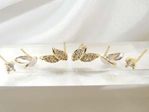 Internet only: Leaves Stud Earrings Set