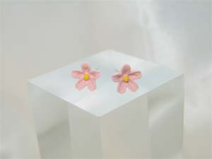 Wee Pinky Flower Studs