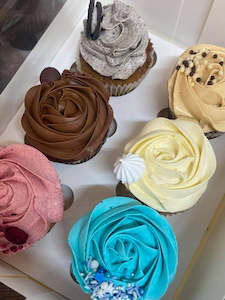 Cake icing or decorating: Mixed box of classic cupcakes