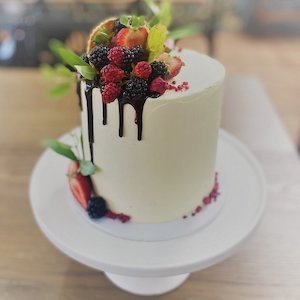 Wafflecone & Fresh Berries Cake