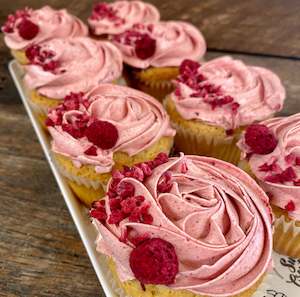 White Chocolate & Raspberry Cupcakes