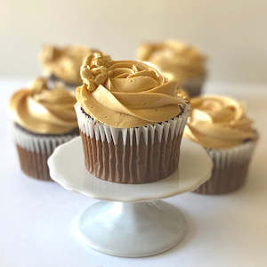 Cake icing or decorating: Chocolate Caramel Cupcakes