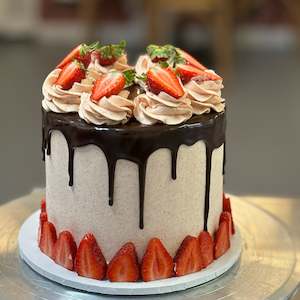 Vanilla & Strawberry Cake