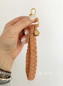 Homewares: SHELL WRISTLET