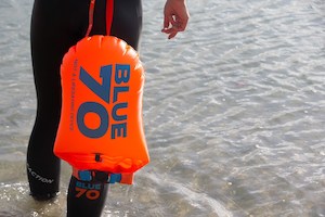 Wetsuit Accessories: SWIM SAFETY TOW FLOAT BLUE70 - ORANGE