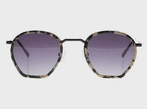 Wage Black / Milky Tort Acetate