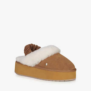 Womenswear: Hartz Slipper - Chestnut