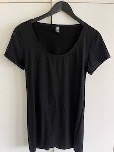 Black Scoop neck tee