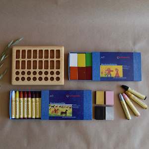 Crayon Set ~ 16 Blocks + 16 Thins ~ 32 Spaces Holder