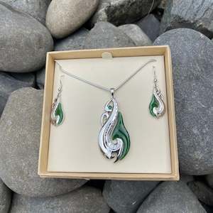 Internet only: Green Manaia Jewellery Set