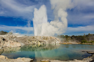 Hobbiton Movie Set / Te Puia Geysers