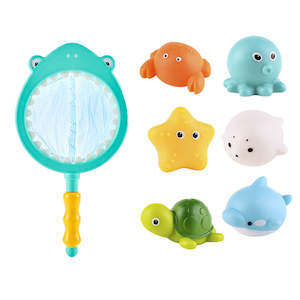 Internet only: Colour Changing Scoop & Catch Squirting Bath Toy - Ocean Animals (12m+)