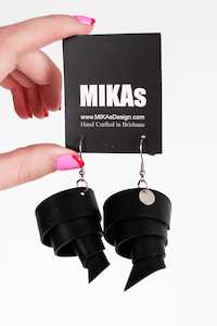 Mikas Rasen Earrings - Black