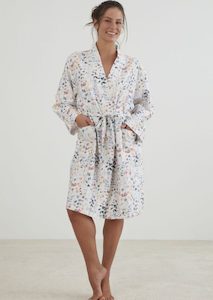 Lingerie: Annie Robe