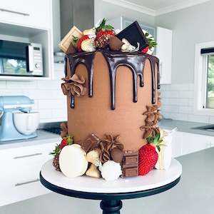 Chocolate Ruffles Drip Cake