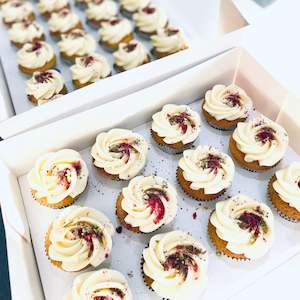 Mini cupcakes with Raspberry & Pistachio