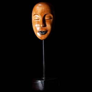 Face form carving by Ian Dumper