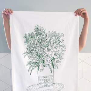 ***NEW*** NATIVE NZ FLOWERS Tea Towel OLIVE