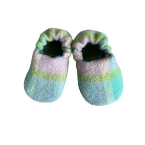 Baby wear: Vintage Wool Booties - Lavendar Clover