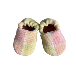 Baby wear: Vintage Wool Booties - Candyfloss